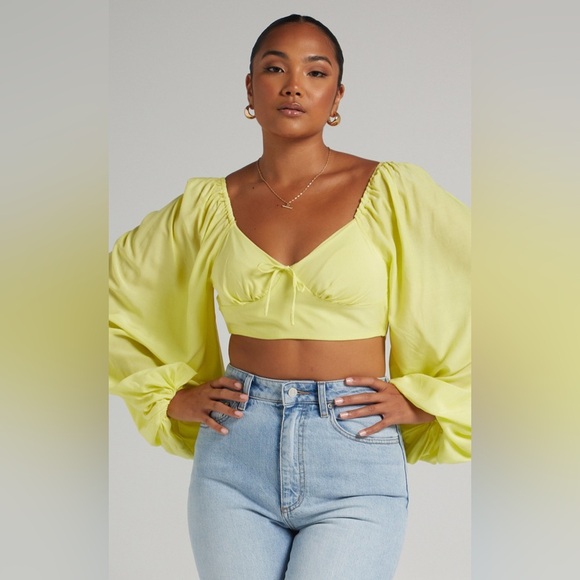 NWT Showpo. Shantal Balloon Sleeve Open back Crop Top in Pastel Yellow - Picture 2 of 9